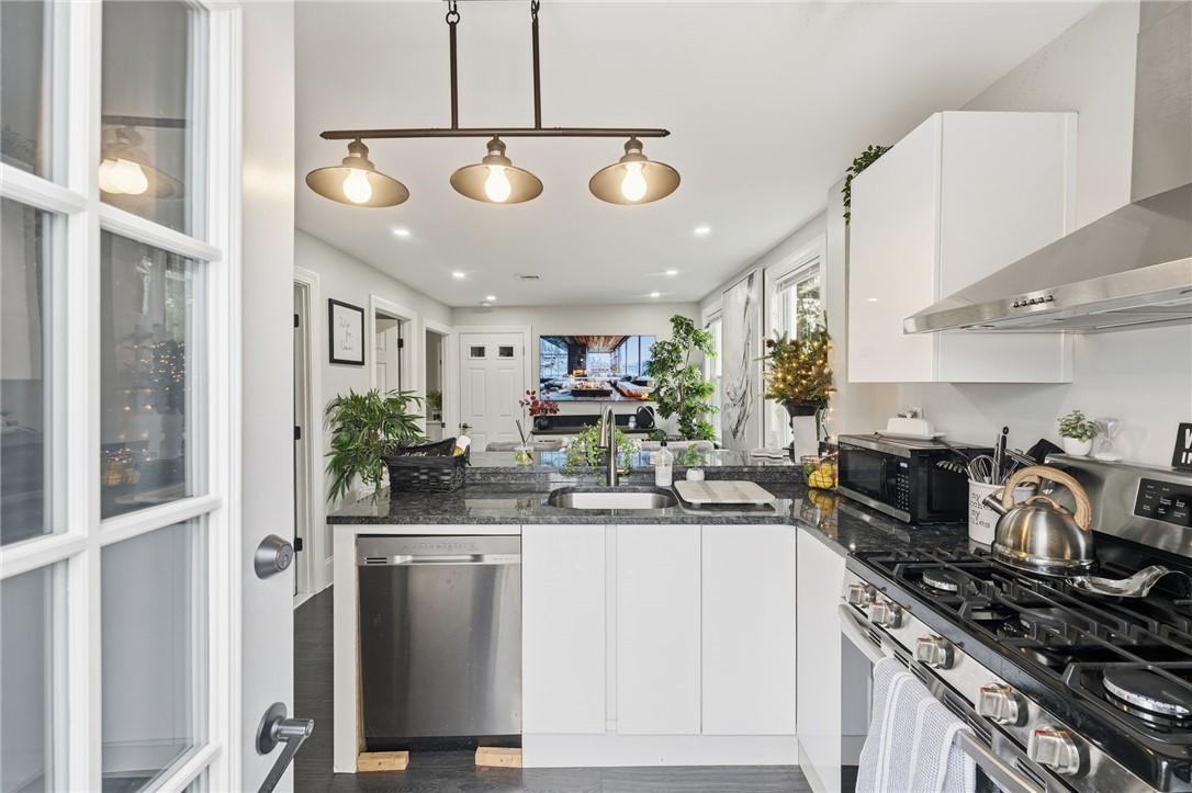 47 Andover Street North Providence, RI 02904 - Photo 15 of 28