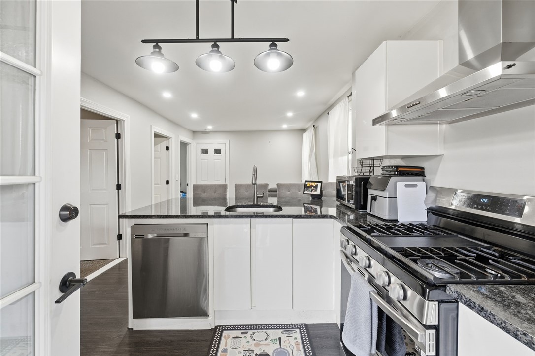 47 Andover Street North Providence, RI 02904 - Photo 3 of 28