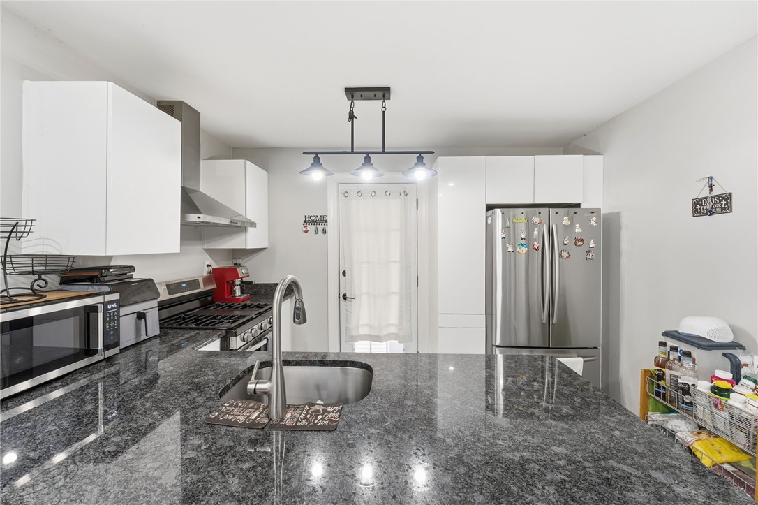 47 Andover Street North Providence, RI 02904 - Photo 4 of 28