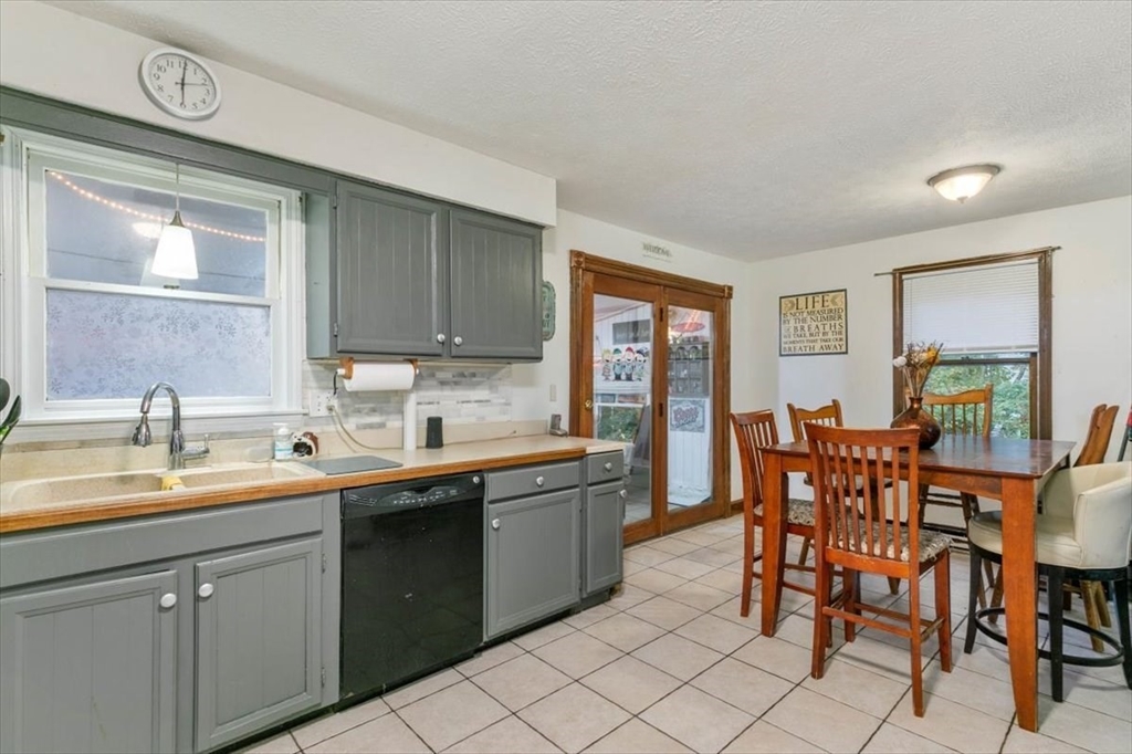38 Red Deer Road Londonderry, NH 03053 - Photo 5 of 26