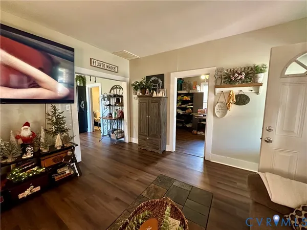 a view of a livingroom with furniture and a livingroom