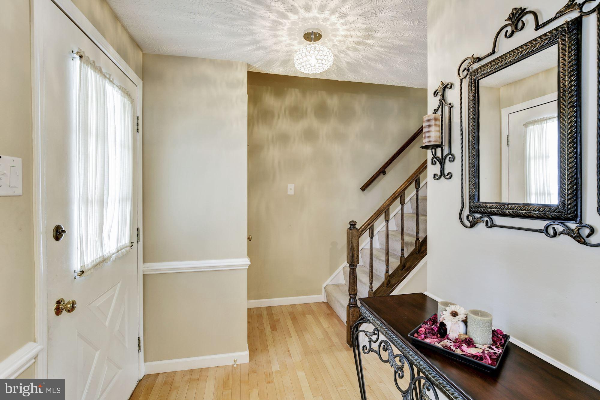 22 Anderson Ridge Road Baltimore, MD 21228 - Photo 2 of 37 Foyer