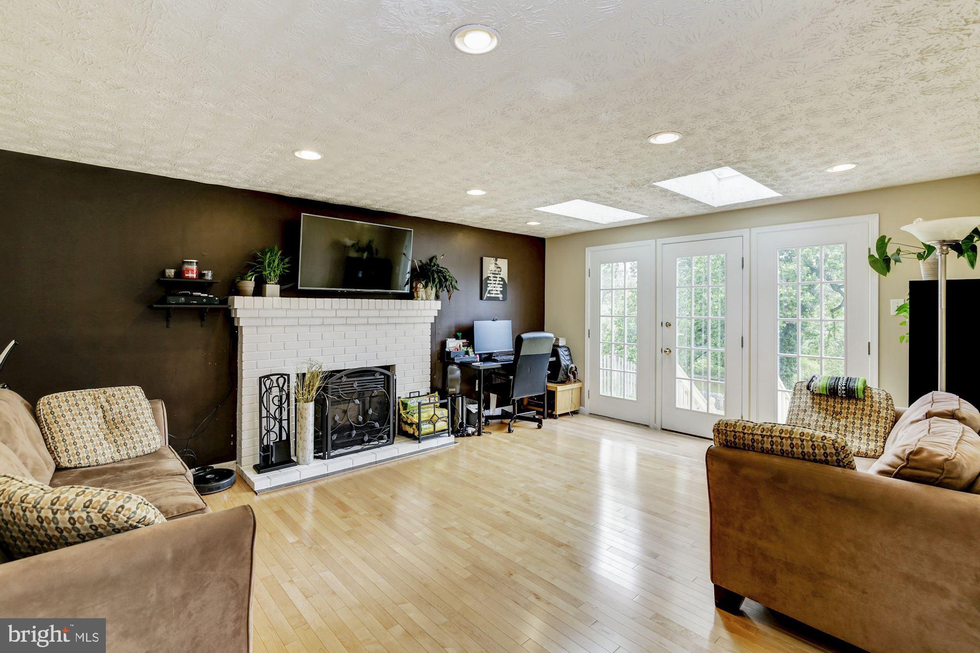 22 Anderson Ridge Road Baltimore, MD 21228 - Photo 13 of 37 Family Room