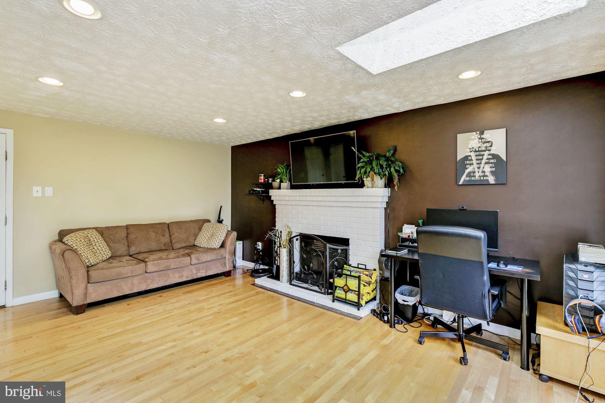 22 Anderson Ridge Road Baltimore, MD 21228 - Photo 14 of 37 Family Room