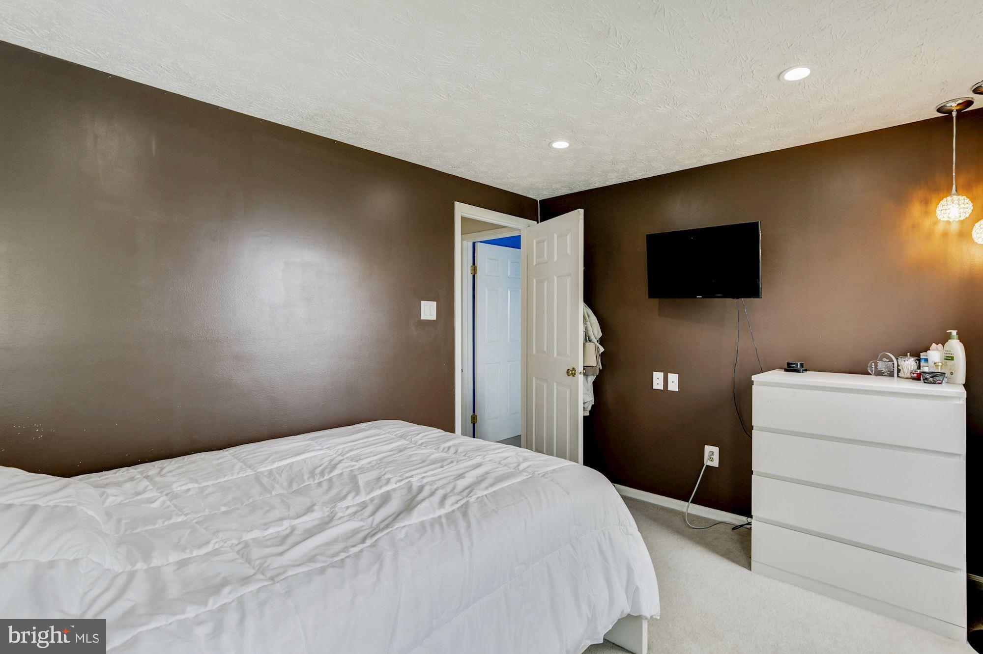 22 Anderson Ridge Road Baltimore, MD 21228 - Photo 20 of 37 Bedroom