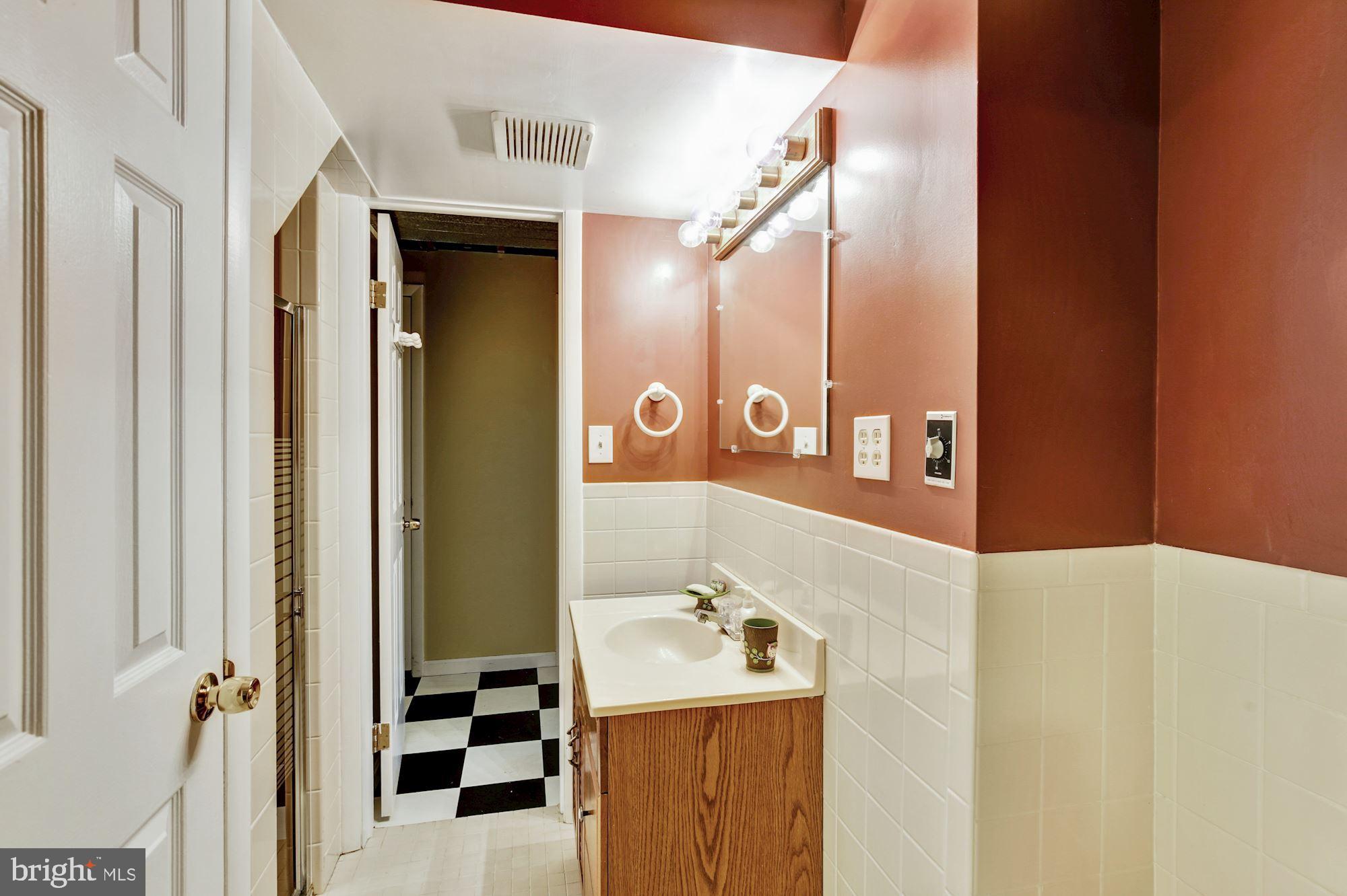22 Anderson Ridge Road Baltimore, MD 21228 - Photo 30 of 37 Bath