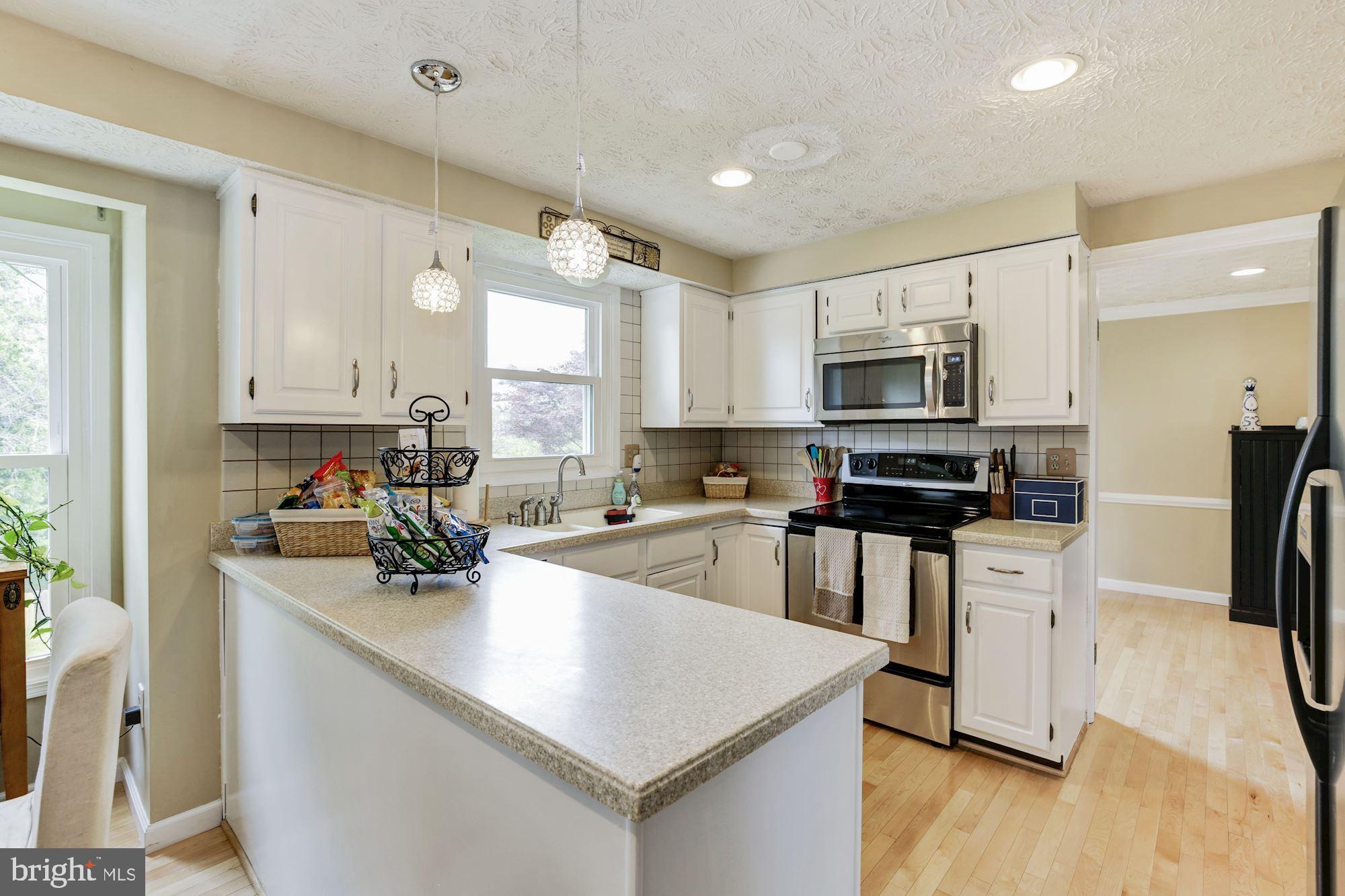 22 Anderson Ridge Road Baltimore, MD 21228 - Photo 8 of 37 Kitchen