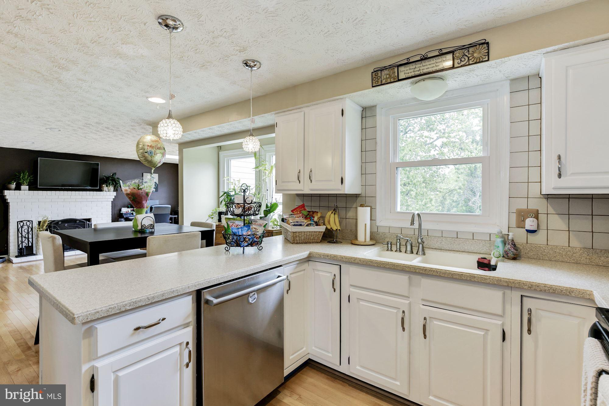 22 Anderson Ridge Road Baltimore, MD 21228 - Photo 9 of 37 Kitchen