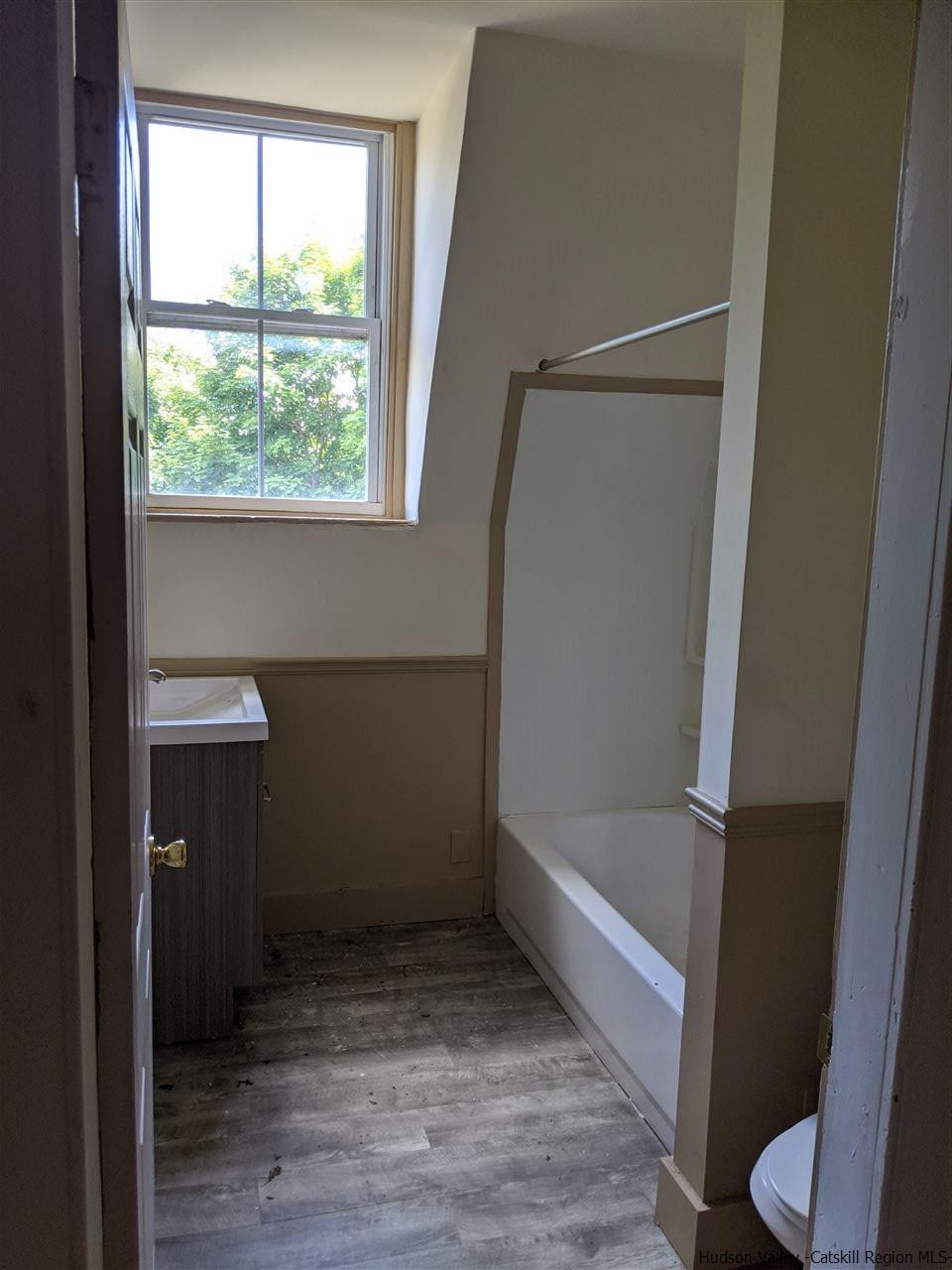 78-88 Spring Street Kingston, NY 12401 - Photo 25 of 34 a bathroom with a tub and a window