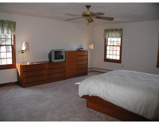 6 Dix Road Franklin, MA 02038 - Photo 8 of 10 Gallery Image 8