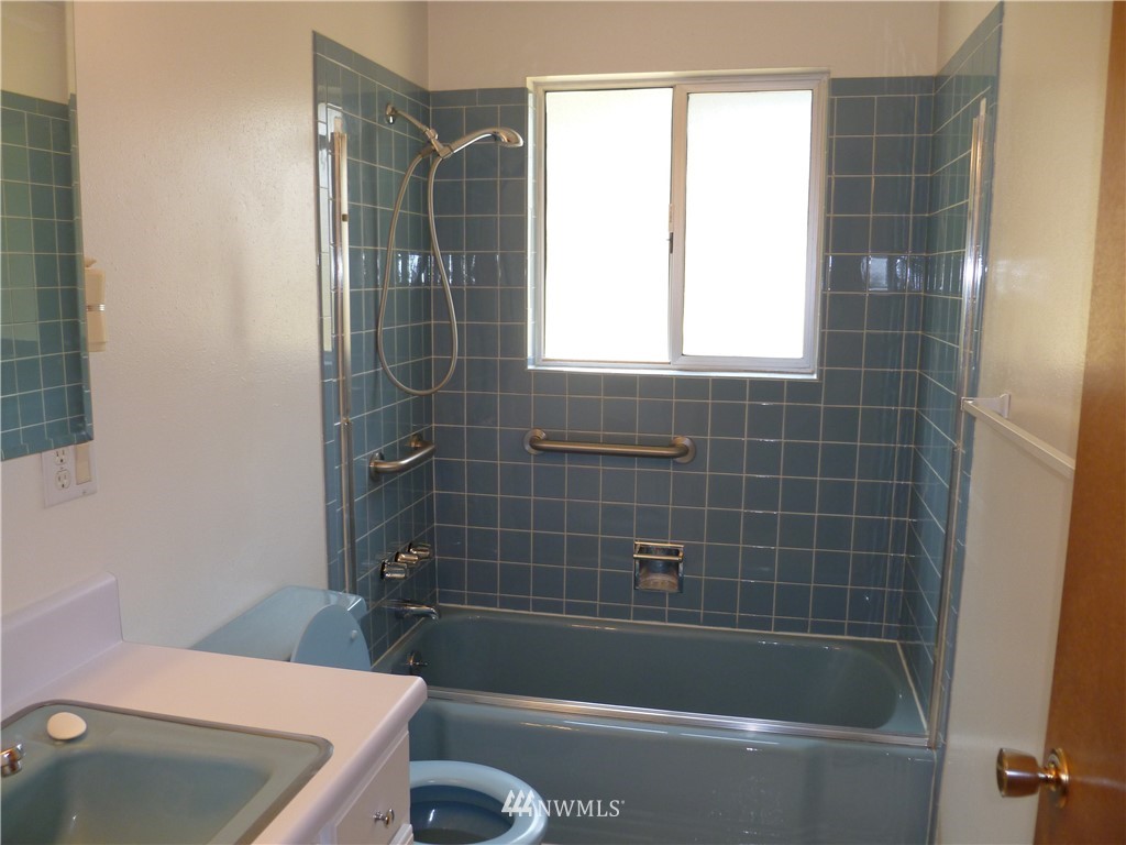 12127 Southeast 160th Street Renton, WA 98058 - Photo 10 of 21 Gallery Image 10
