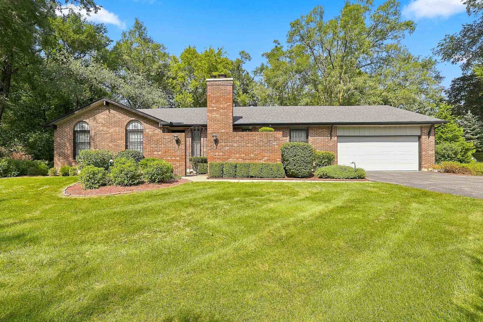 806 Roberts Road Tower Lakes, IL 60010 - Photo 1 of 53 Gallery Image 1