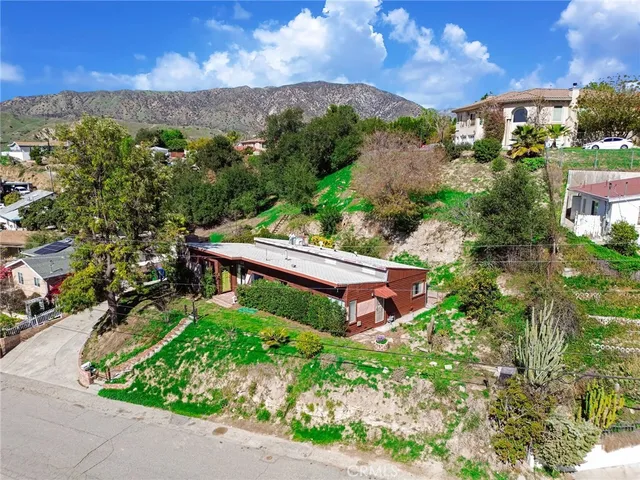 an aerial view of a house having yard