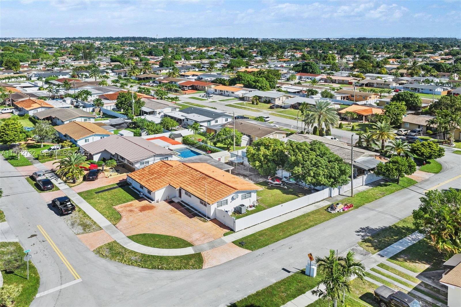 5355 West 5th Lane Hialeah, FL 33012 - Photo 4 of 34