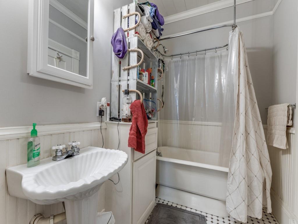 392 Mt Pleasant Road Valley View, TX 76272 - Photo 16 of 27 a bathroom with a sink and a mirror