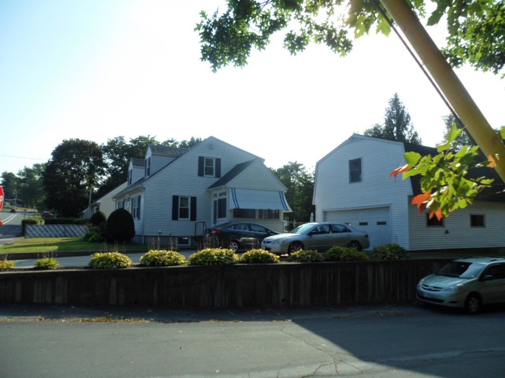 914 Riverside Drive Methuen, MA 01844 - Photo 3 of 41 Gallery Image 3