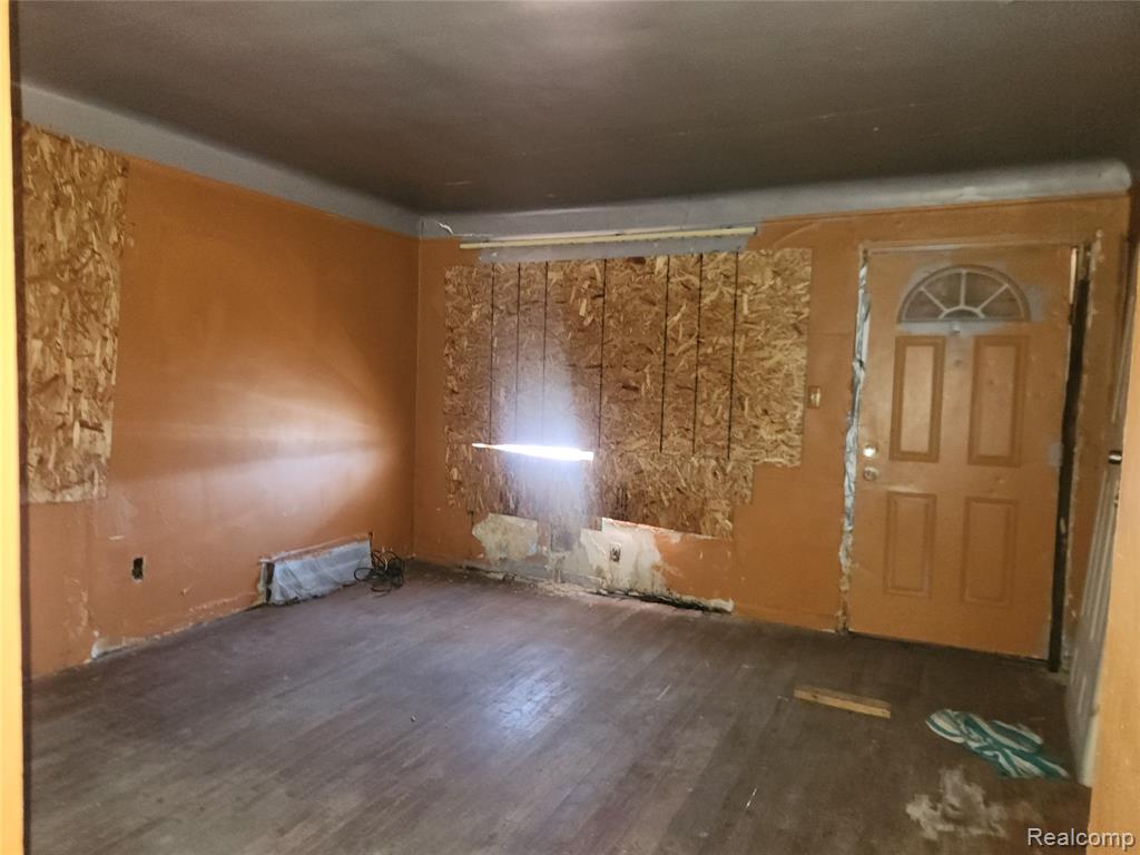 11669 Strathmoor Street Detroit, MI 48227 - Photo 9 of 26 Gallery Image 9