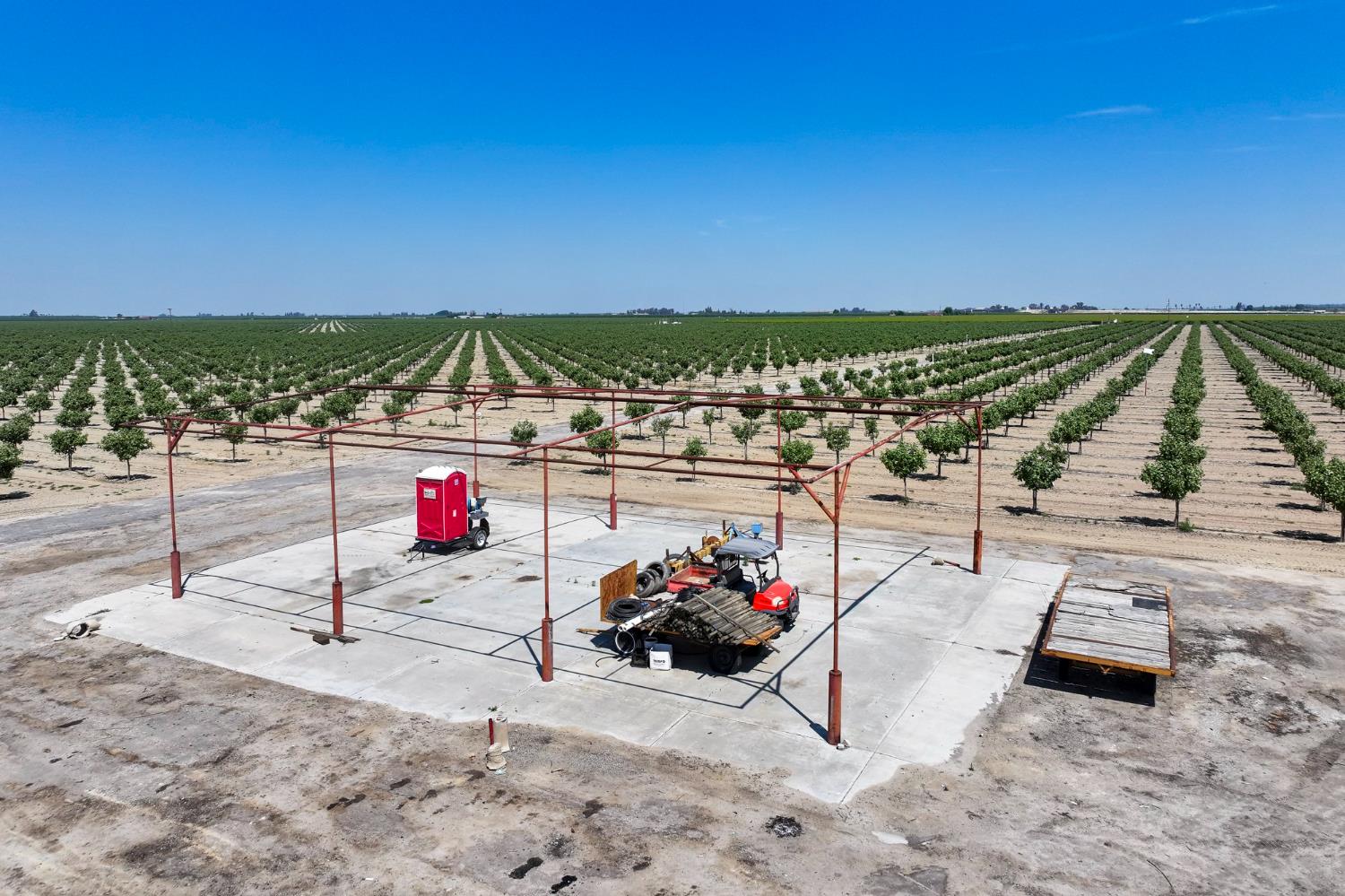 16495 South Minnewawa Avenue Selma, CA 93662 - Photo 6 of 12 a view of a terrace with a couch