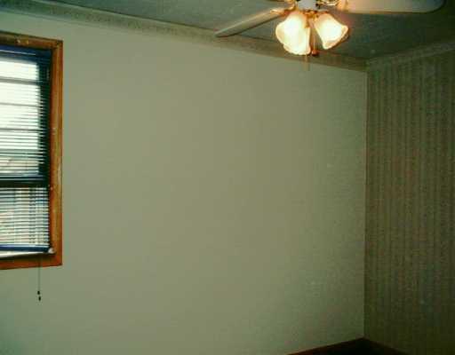 1035 Monaca Road Monaca, PA 15061 - Photo 4 of 7 Gallery Image 4