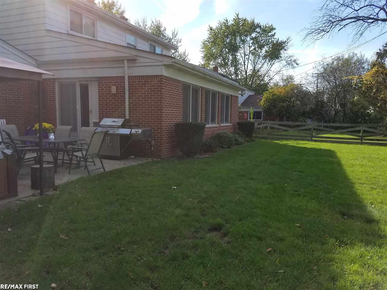 18489 Davidson Road Fraser, MI 48026 - Photo 42 of 43 31337935-41.JPG