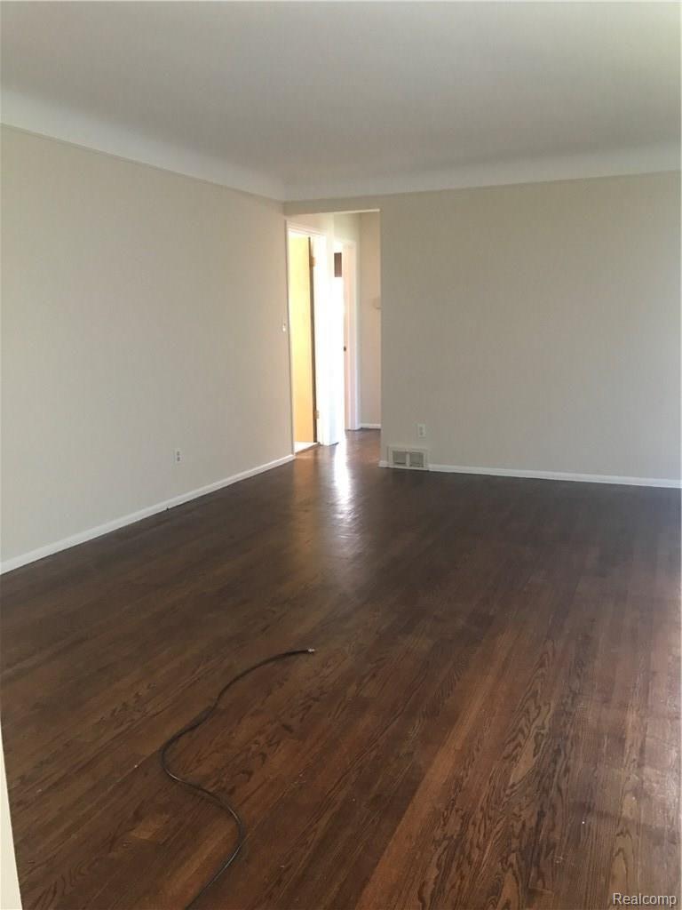 3200 Treadwell Avenue Wayne, MI 48184 - Photo 9 of 12 IMG_0648.JPG