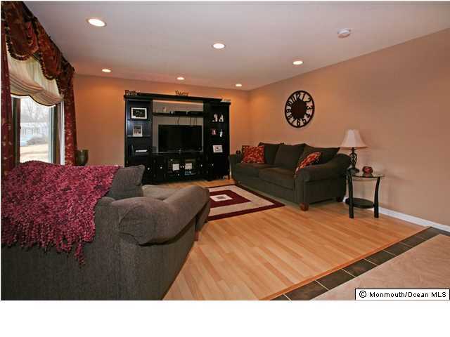 20 Glen Road Howell, NJ 07731 - Photo 4 of 22 Additional Photo