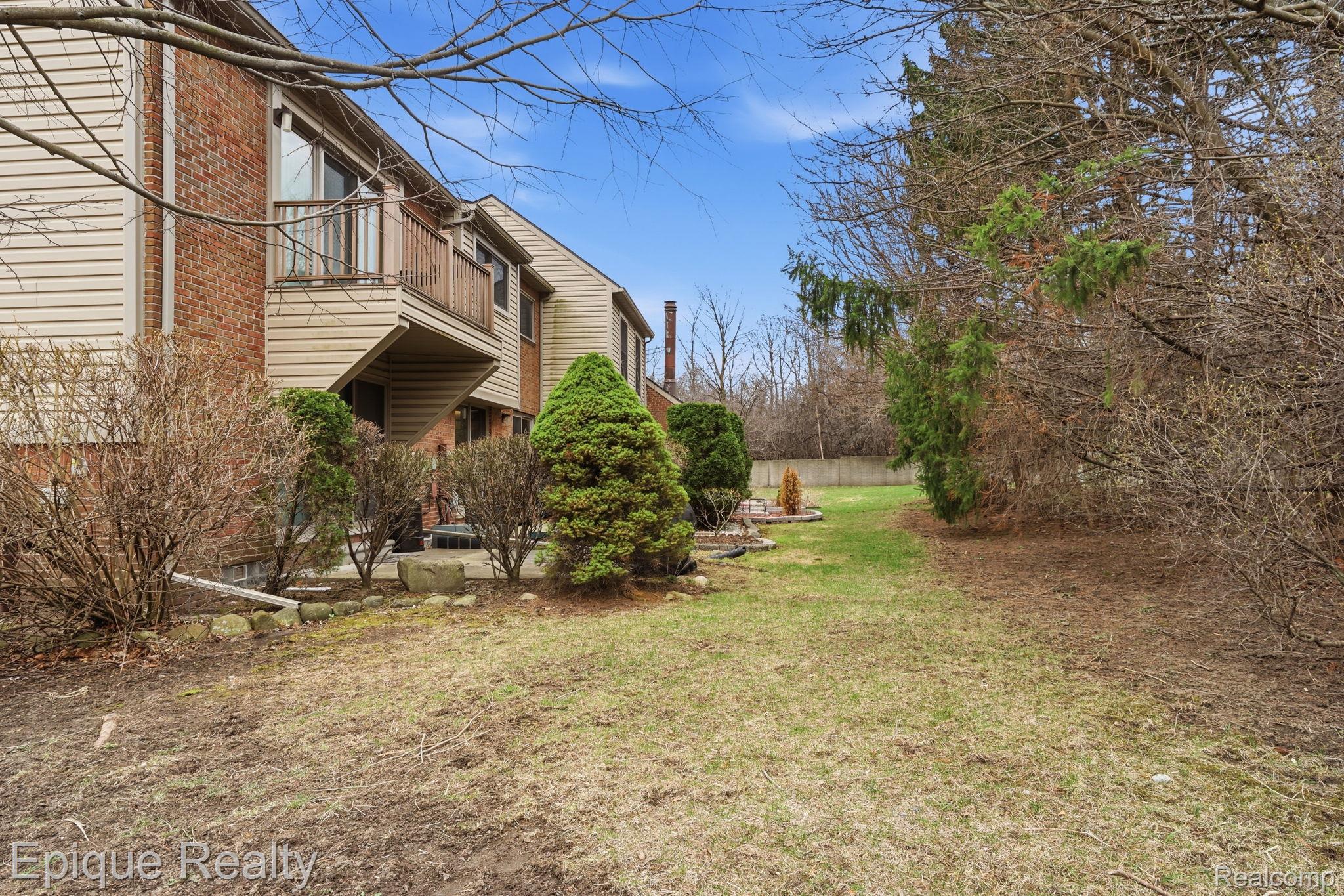 3895 Old Creek Road Troy, MI 48084 - Photo 22 of 23 View of grassy yard featuring a balcony