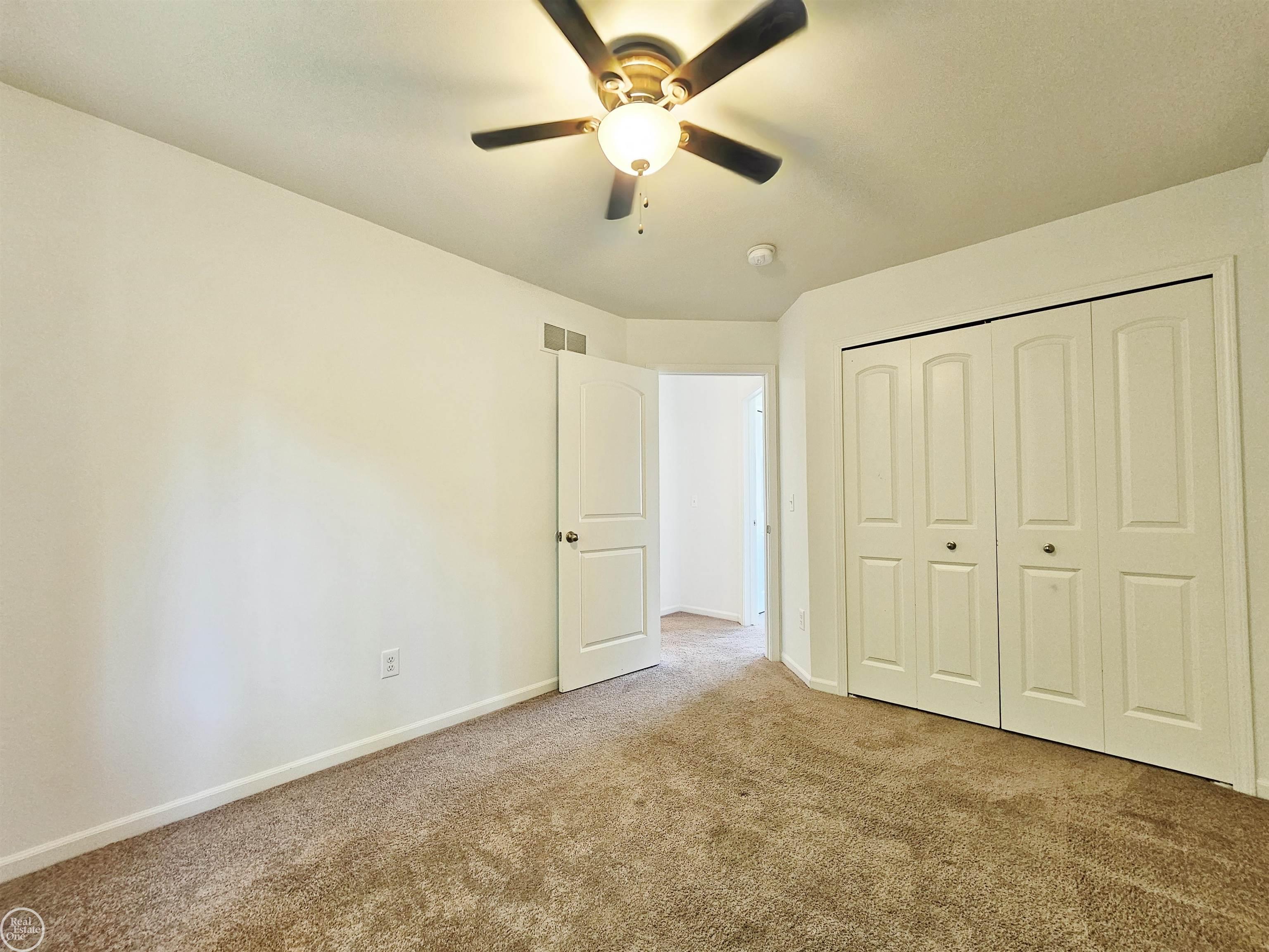 13401 Stamford Road Belleville, MI 48111 - Photo 29 of 44 50142666-9f77d784-7d2b-4cbe-8f5e-03c07c1a8768.JPG