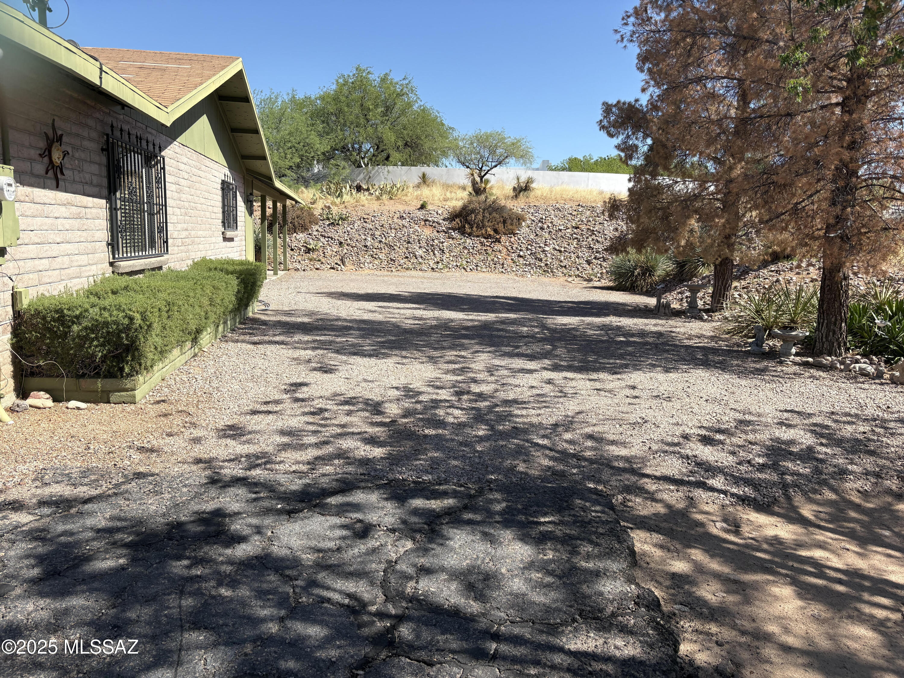 719 East Roper Road Nogales, AZ 85621 - Photo 3 of 3 705 N Roper Rd side entrance