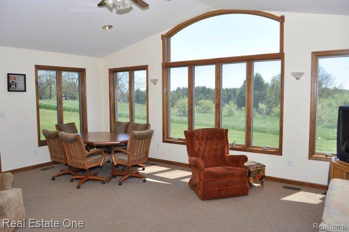 6248 Challis Road Brighton, MI 48116 - Photo 3 of 24 Great Room