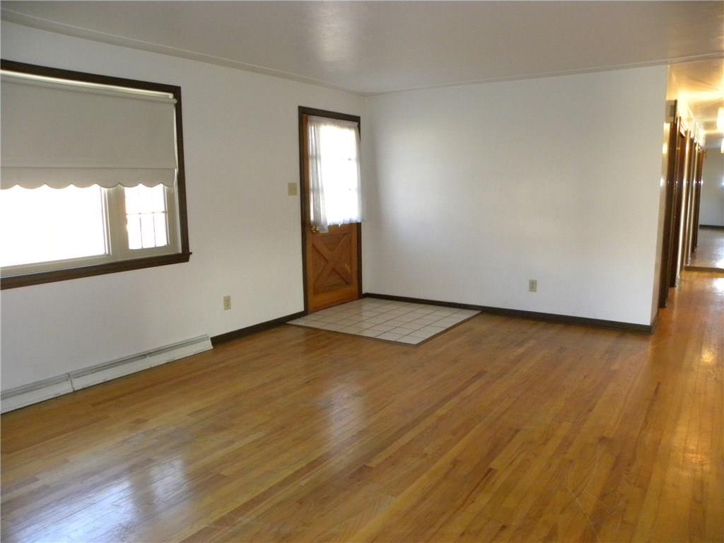 Large family room for entertaining or family time! 