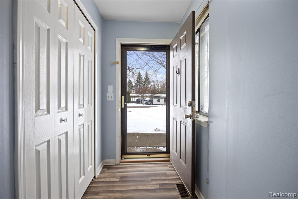 34790 West 8 Mile Road, Unit 2 Farmington Hills, MI 48335 - Photo 4 of 21