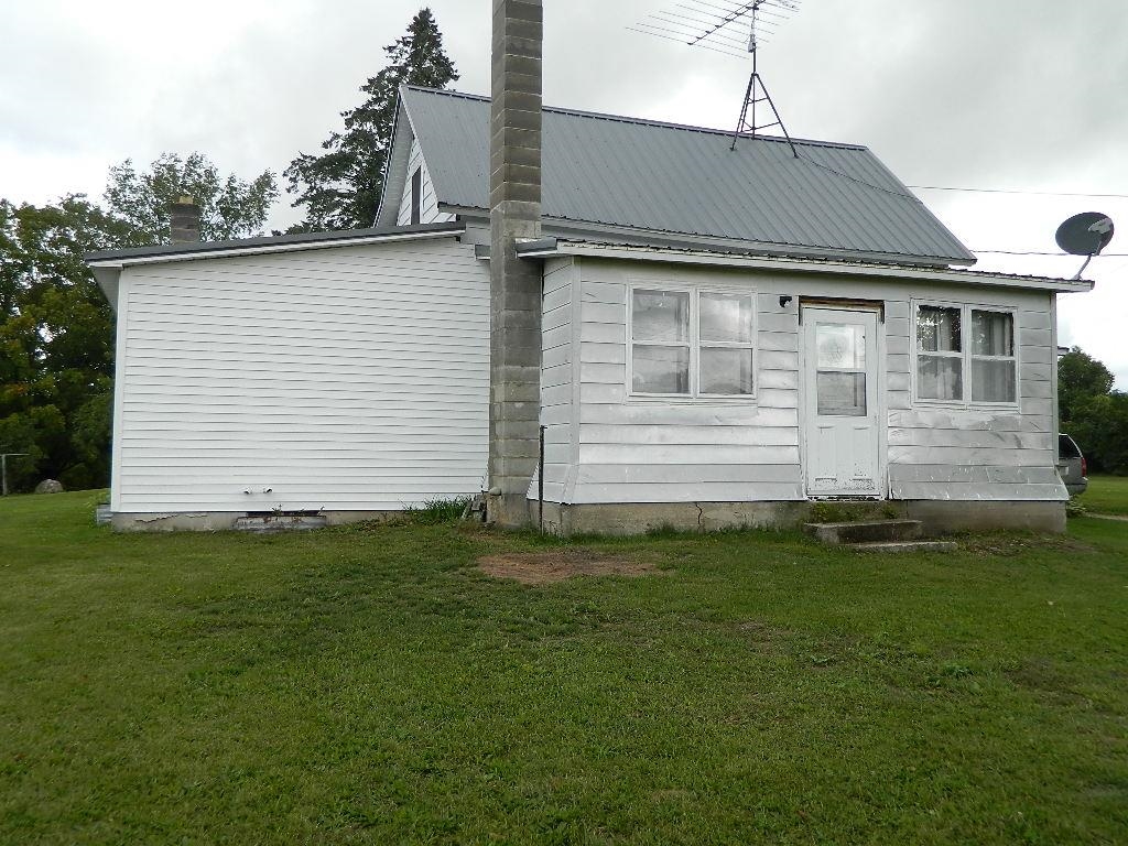 1816 Eisenhower Road Blanchard, MI 49310 - Photo 3 of 23