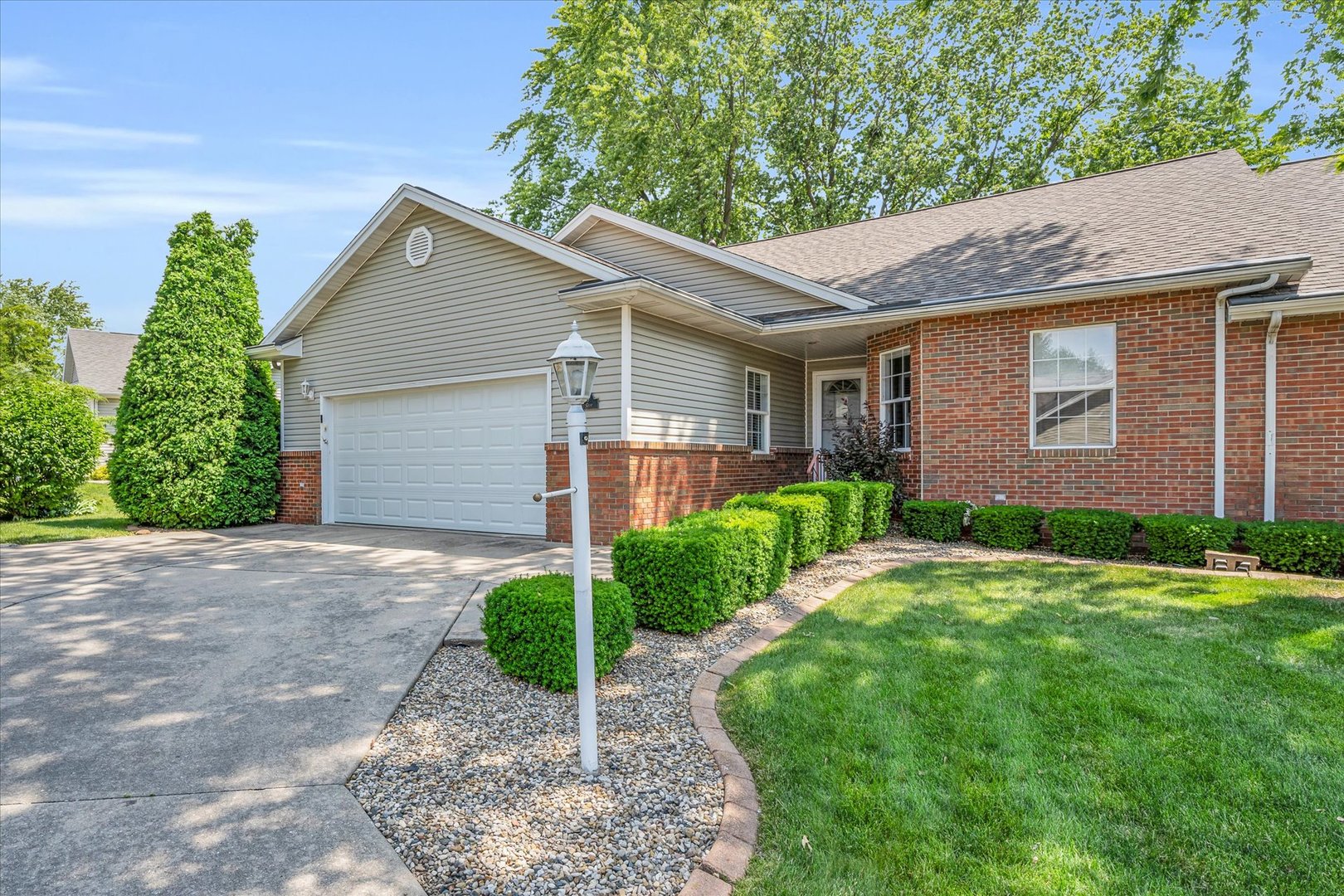 320 Wiley Court, Unit 320 Rantoul, IL 61866 - Photo 2 of 32 Gallery Image 2