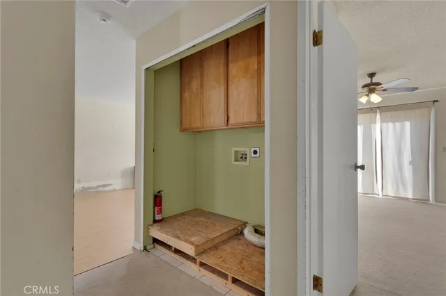 a view of utility room