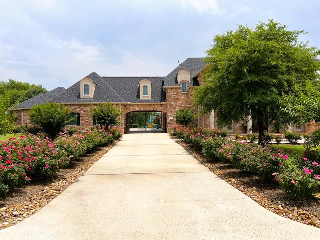 $899,950 | 10896 Dauphine Street, Willis, TX 77318