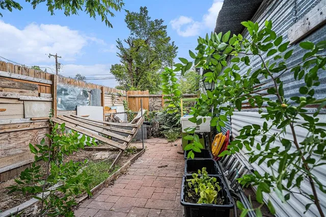 a view of a garden with sitting area