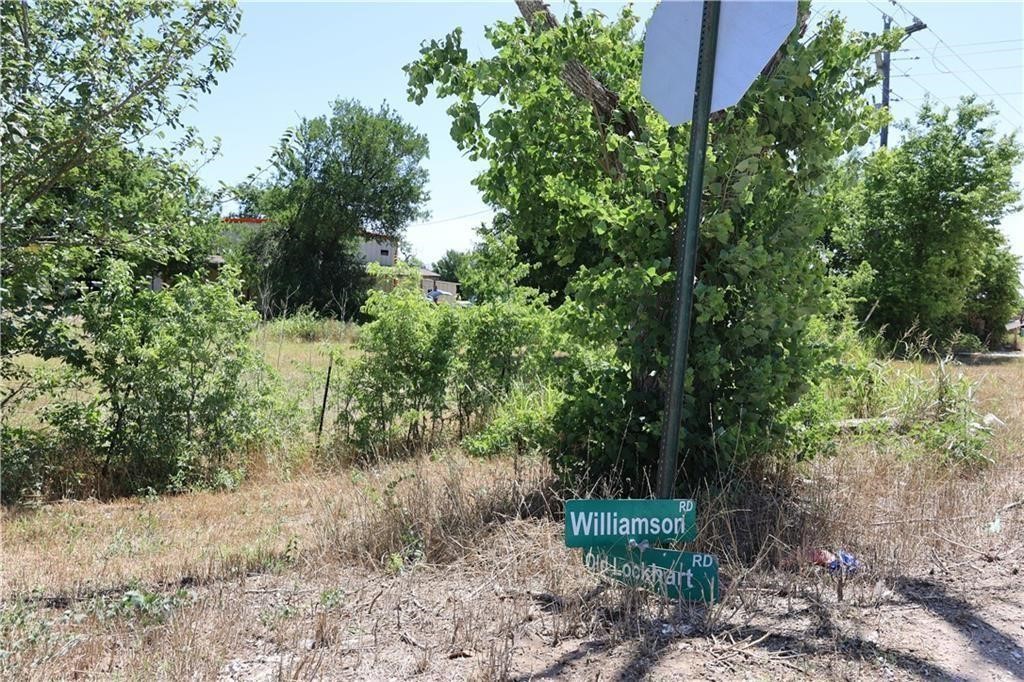 2500 Williamson Road Lockhart, TX 78644 - Photo 4 of 8 a view of a backyard