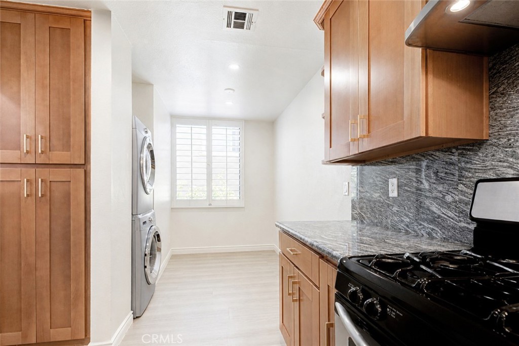 10470 Riverside Drive, Unit 102 Toluca Lake, CA 91602 - Photo 12 of 35