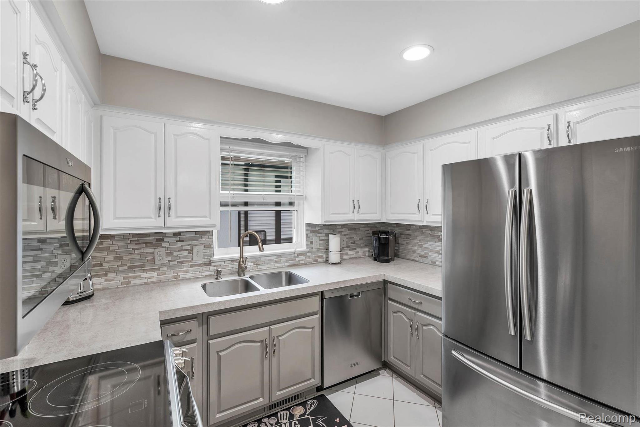 4499 East Dunbar Road Monroe, MI 48161 - Photo 17 of 74 kitchen1.jpg