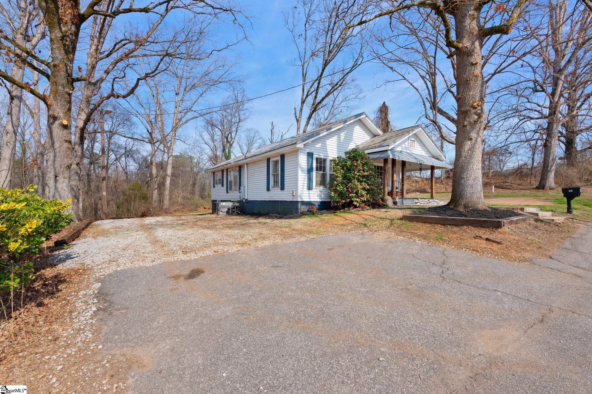143 Woodrow Street Pickens, SC 29671 - Photo 2 of 23