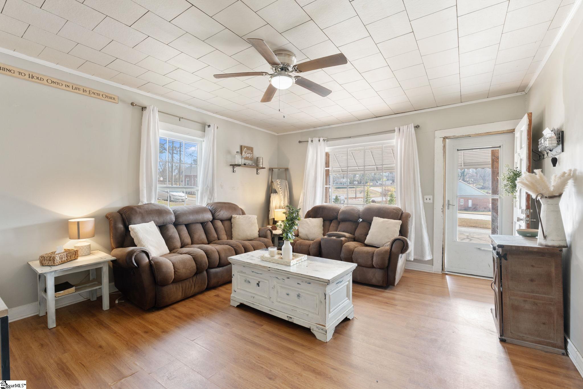 143 Woodrow Street Pickens, SC 29671 - Photo 4 of 23