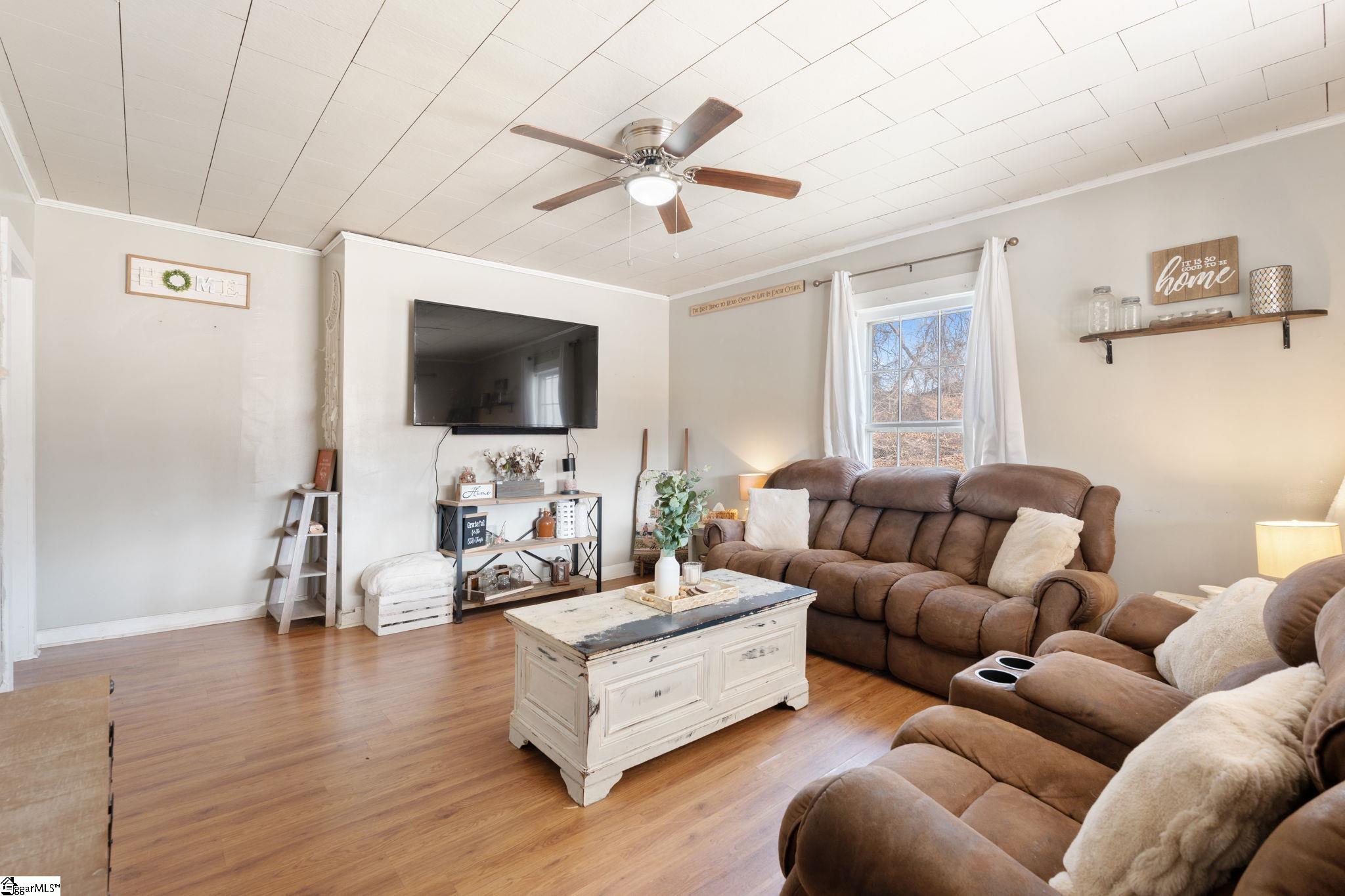 143 Woodrow Street Pickens, SC 29671 - Photo 5 of 23