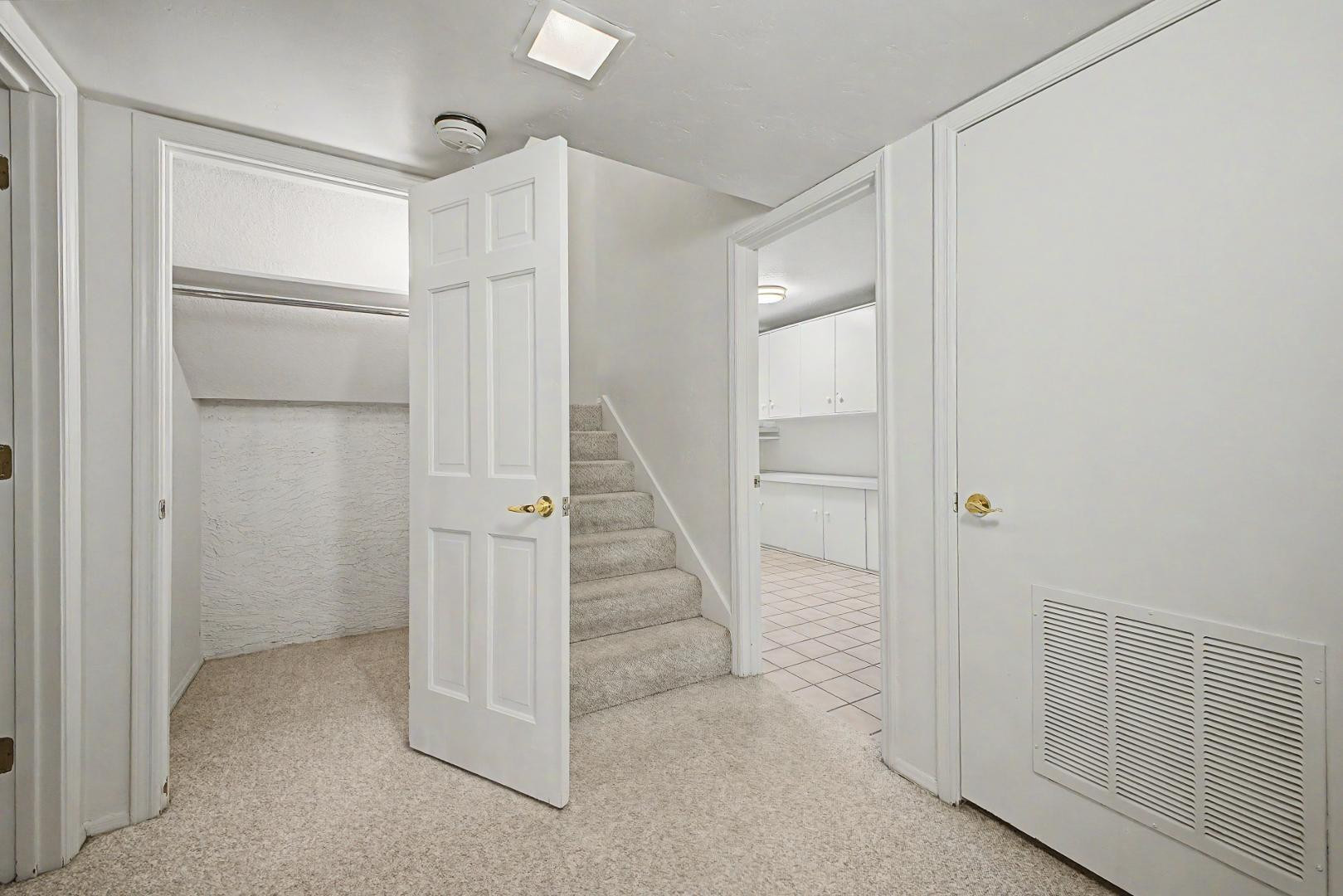 5736 North 25th Street Phoenix, AZ 85016 - Photo 25 of 59 a view of an empty room with a hallway