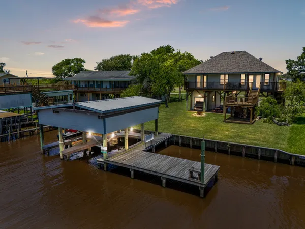 $349,500 | 2777 Cr 291 Red Bend Road, Sargent, TX 77414
