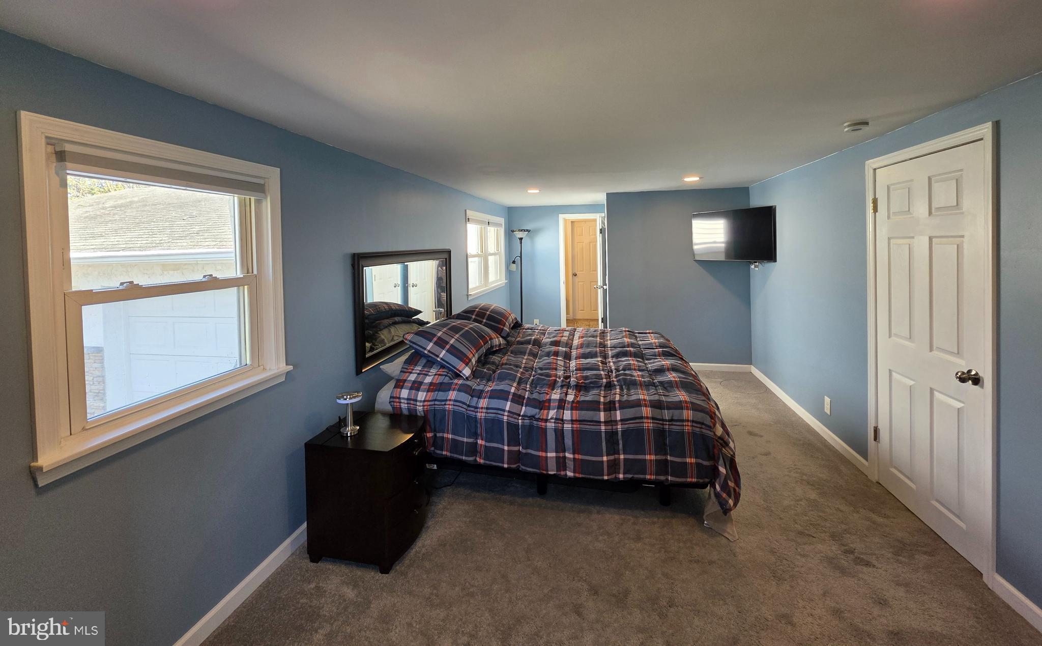 142 New Road Horsham, PA 19044 - Photo 20 of 38 a bedroom with a bed and a window