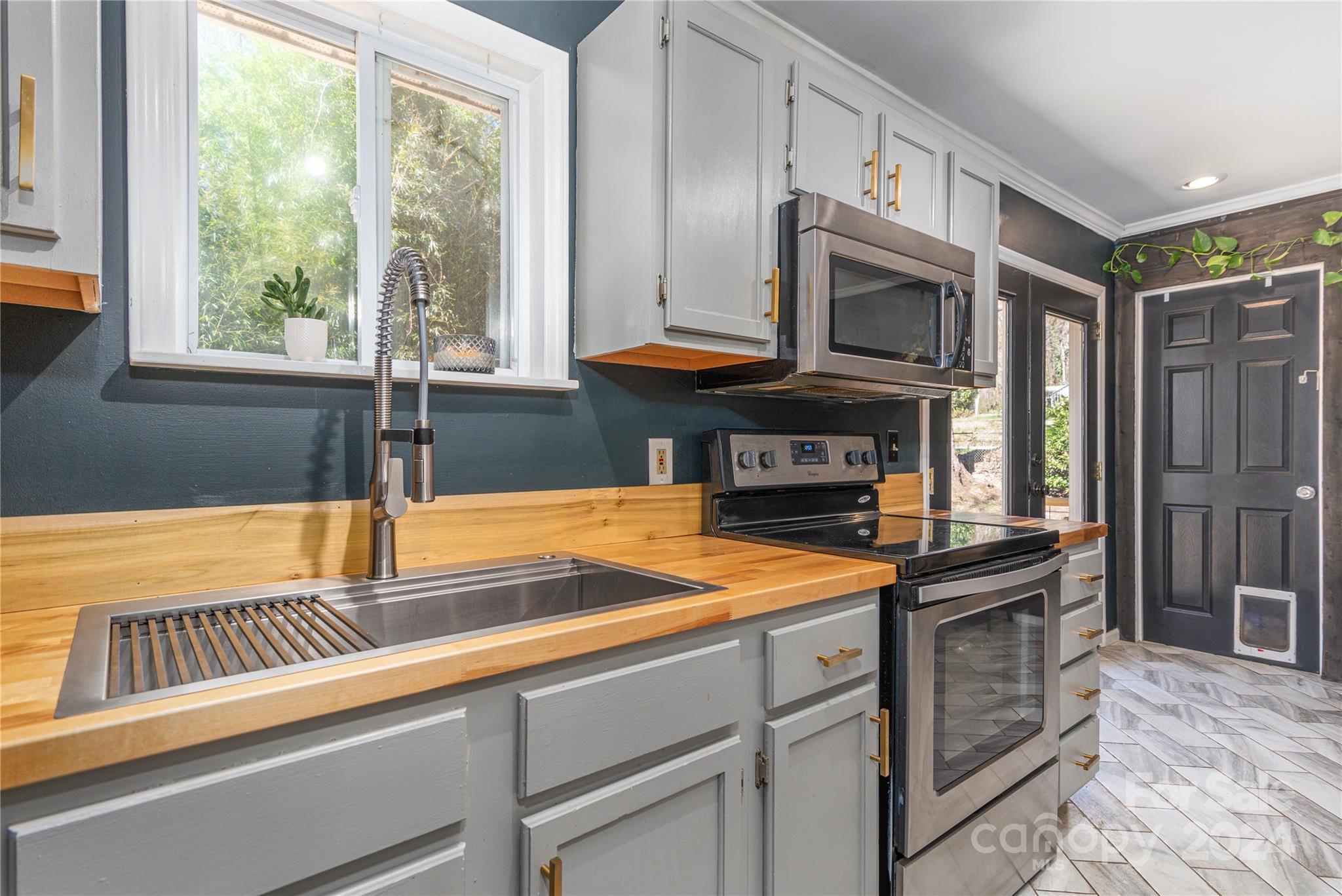142 Ridge Cross Road Asheville, NC 28805 - Photo 16 of 19 Gallery Image 16