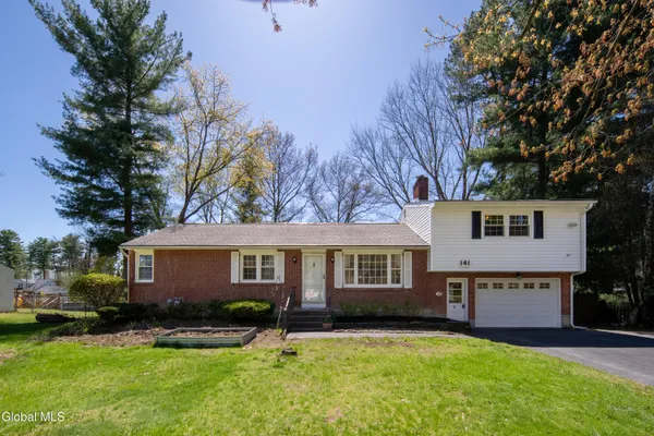 $379,900 | 141 Birchwood Drive, Guilderland, NY 12303