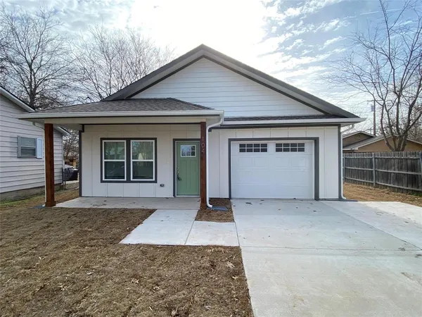 $1,650 | 104 East Forest Avenue, Sherman, TX 75090