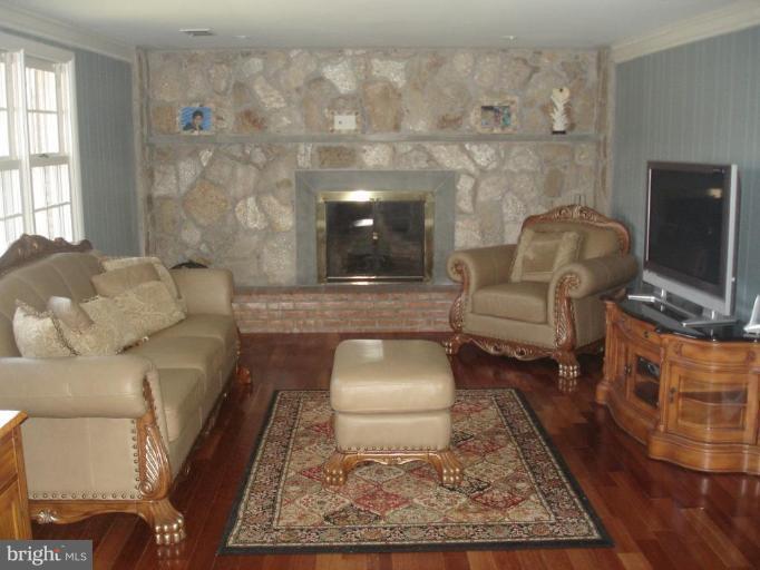 4805 Rollingtop Road Ellicott City, MD 21043 - Photo 13 of 30 Family Room